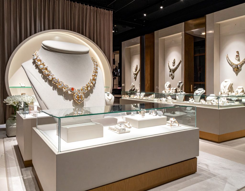 Bvlgari’s flagship invites guests for its immense luxury experiences.